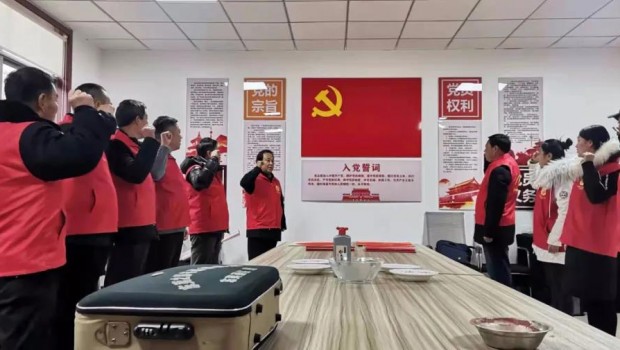 青州市書協(xié)黨支部到泰和苑小區(qū)開展“千年古城新崛起”文藝志愿者服務(wù)活動(dòng)