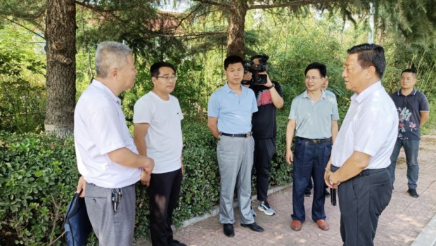 青州市人大副主任陳群光到云門山花園小區(qū)調研指導文明城市創(chuàng)建工作